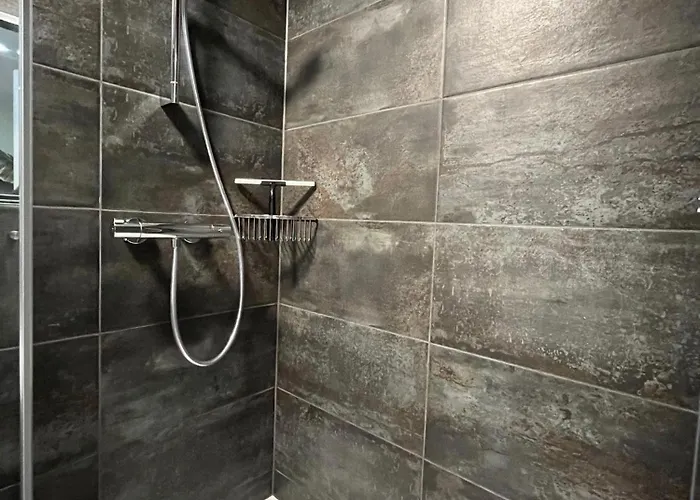 Blue Tropic Retreat * Linz